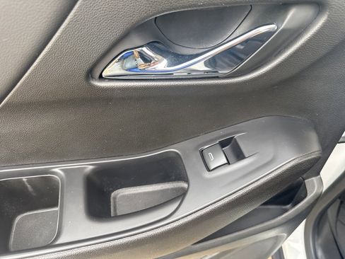 Used 2021 Chevrolet Traverse LT image 19