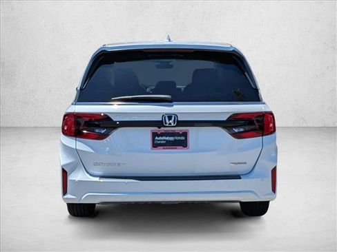 New 2026 Honda Odyssey Touring image 7