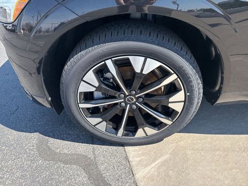 New 2026 Volvo XC60 T8 Plus w/ Protection Package Premier AWD/4WD image 11