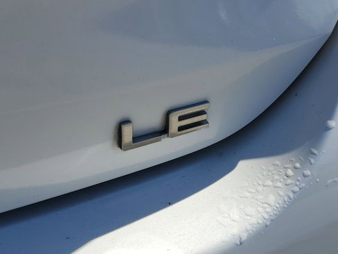 Used 2021 Toyota Highlander LE image 7