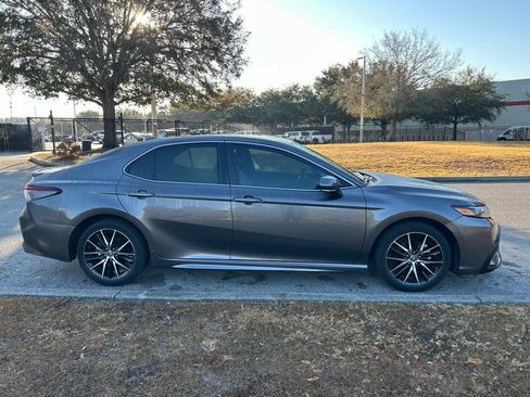 Used 2024 Toyota Camry SE image 6