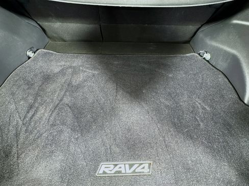 Used 2019 Toyota RAV4 XLE Premium image 34