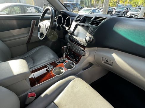 Used 2011 Toyota Highlander Limited w/ Tow Pkg image 48