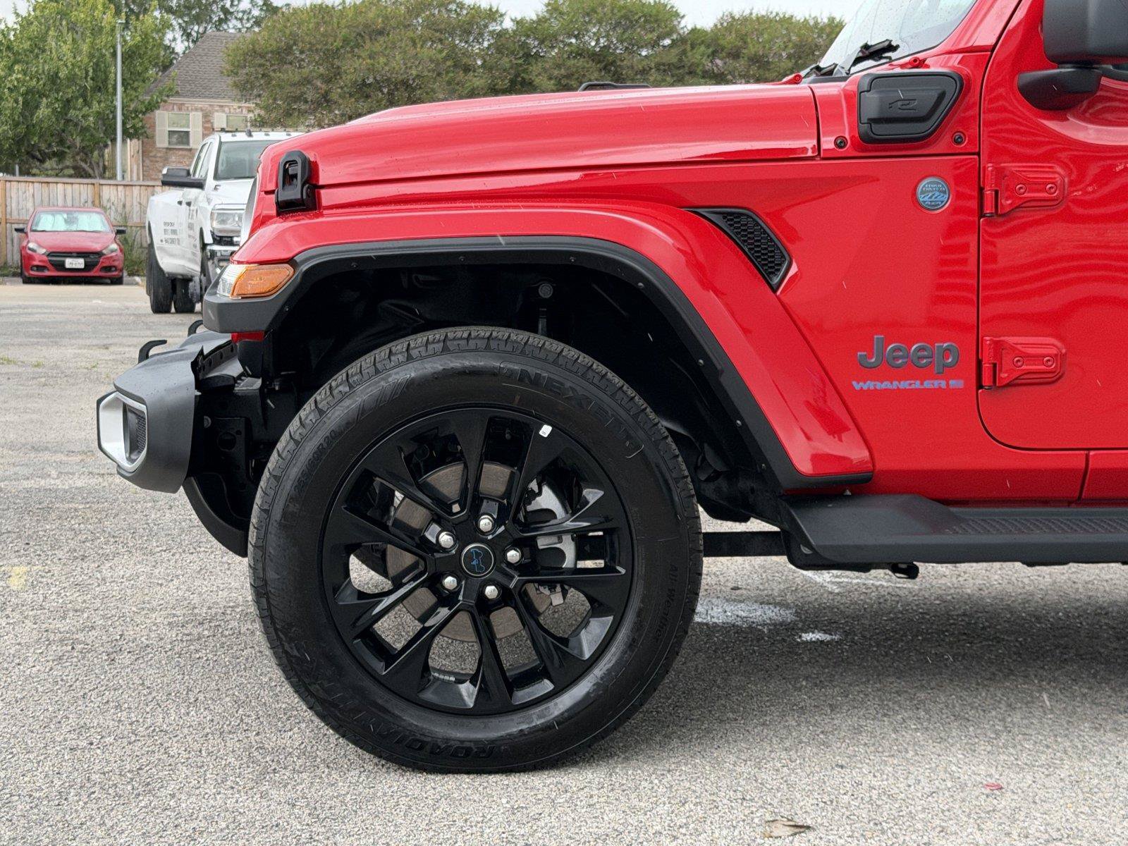 Used 2025 Jeep Wrangler Unlimited Sahara AWD/4WD image 10