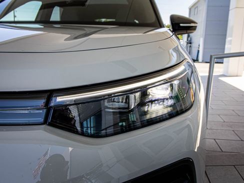 New 2026 Volkswagen Tiguan SE R-Line FWD image 7