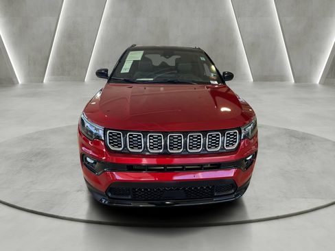 Used 2025 Jeep Compass Limited AWD/4WD image 2