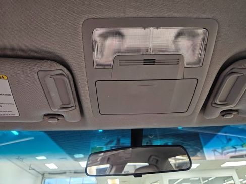 Used 2015 Toyota Camry SE image 19