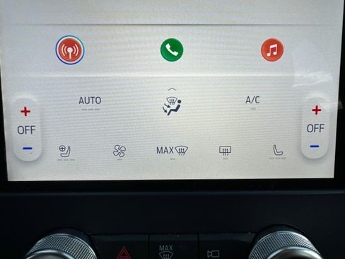 Used 2024 Ford Edge Titanium w/ Class II Trailer Tow Package image 18