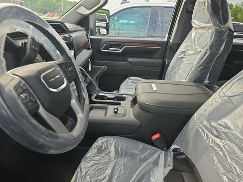 New 2026 GMC Sierra 2500 Denali w/ Technology Package AWD/4WD image 13