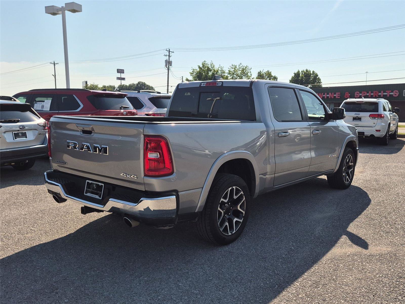 Used 2025 RAM 1500 Laramie AWD/4WD image 5