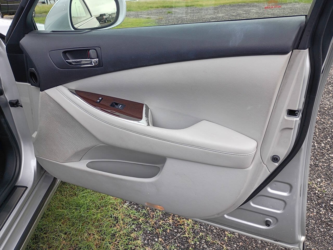 Used 2010 Lexus ES 350 w/ Preferred Accessory Package FWD image 31