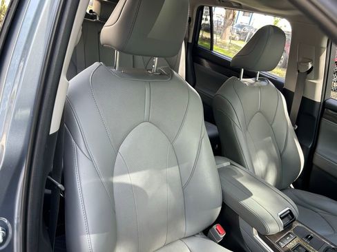 Used 2021 Toyota Highlander Limited image 38