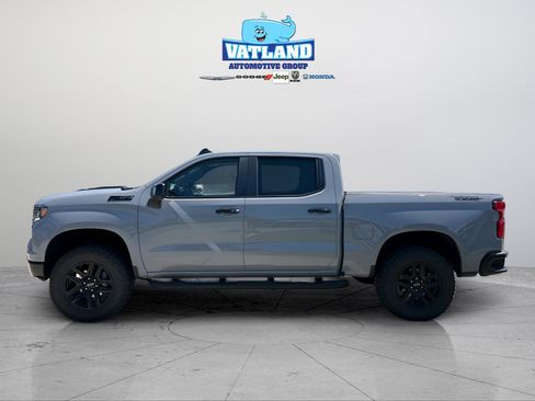 Used 2024 Chevrolet Silverado 1500 LT Trail Boss w/ LT Trail Boss Premium Package AWD/4WD image 2