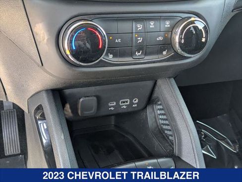 Used 2023 Chevrolet TrailBlazer LT FWD image 17