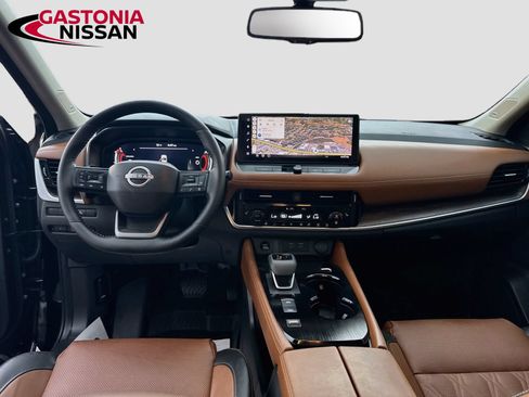 Used 2025 Nissan Rogue Platinum w/ Platinum Premium Package FWD image 29