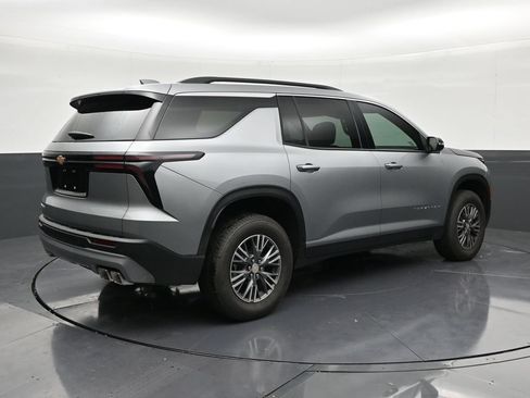 Used 2026 Chevrolet Traverse LT FWD image 5