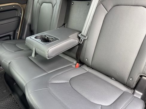 Used 2025 Land Rover Defender 110 X-Dynamic SE image 13