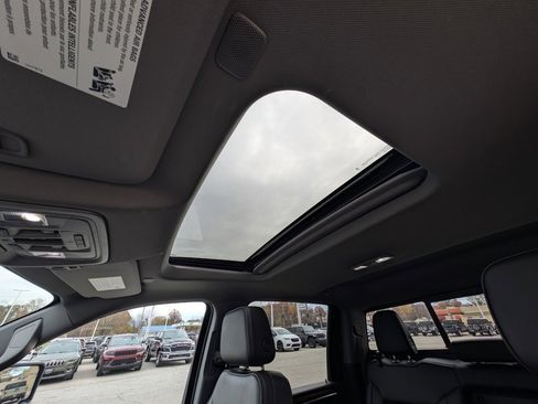 Used 2024 GMC Sierra 2500 Denali w/ Denali Reserve Package image 18