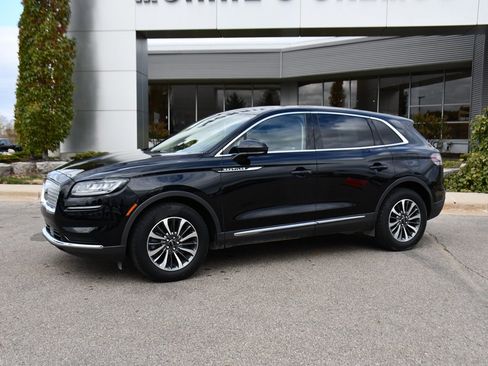 Used 2022 Lincoln Nautilus AWD w/ Premium Package image 2