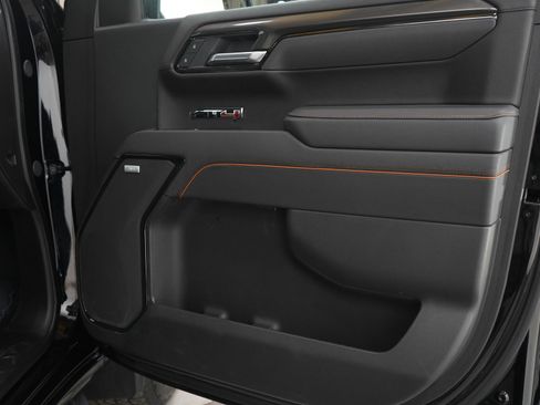 Used 2025 GMC Sierra 1500 AT4 w/ AT4 Preferred Package image 9