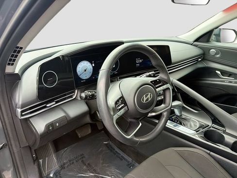 Used 2025 Hyundai Elantra SEL FWD image 9