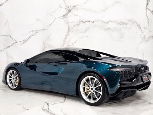 Used 2023 McLaren Artura image 12