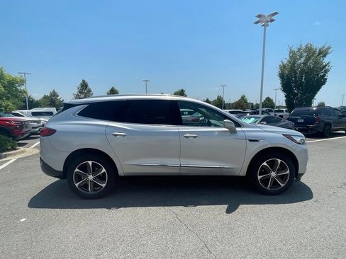 Used 2020 Buick Enclave Essence w/ Sport Touring Edition FWD image 8