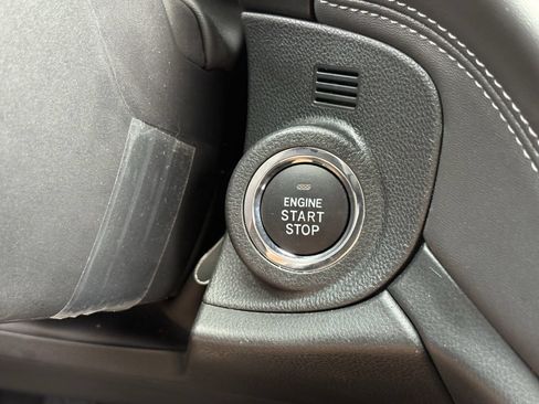 Used 2025 Subaru Outback Premium AWD/4WD image 17