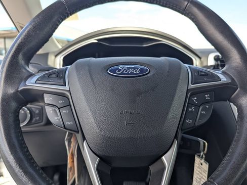 Used 2016 Ford Fusion SE AWD/4WD image 19