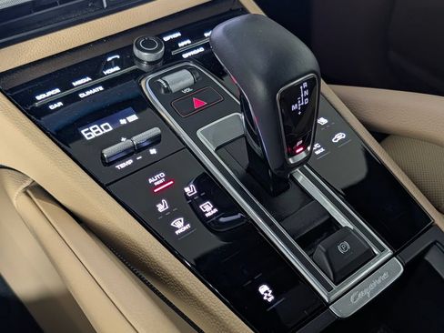 Certified 2023 Porsche Cayenne AWD/4WD image 31