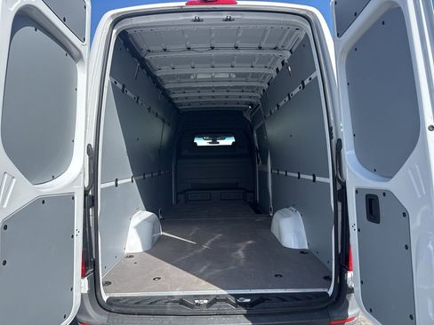 Used 2023 Mercedes-Benz Sprinter 2500 image 7