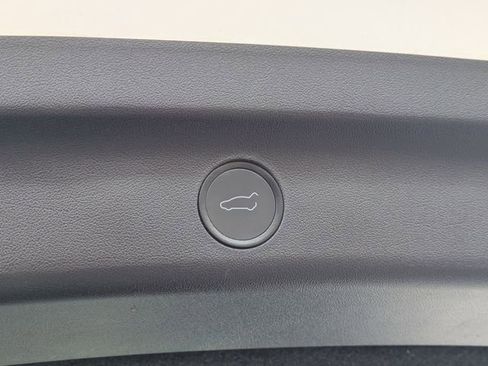 Used 2022 Tesla Model Y Long Range image 29