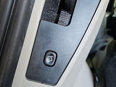 Used 2019 Dodge Grand Caravan SXT image 18