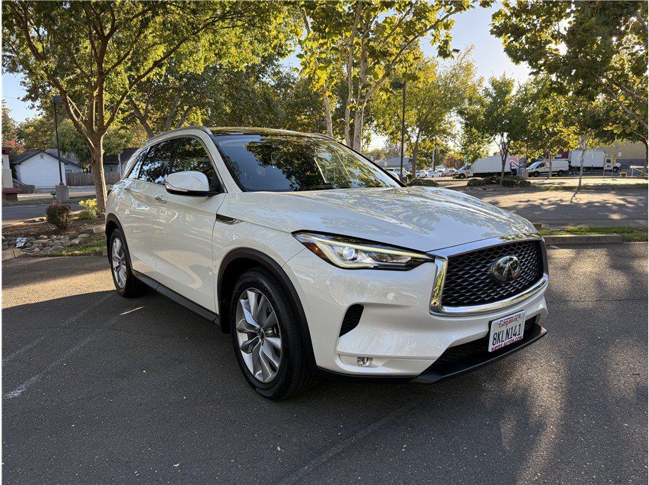 Used 2019 INFINITI QX50 Luxe w/ Navigation Package FWD image 7