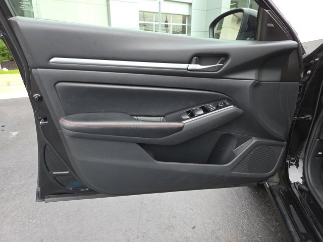 Used 2024 Nissan Altima 2.5 SR FWD image 11