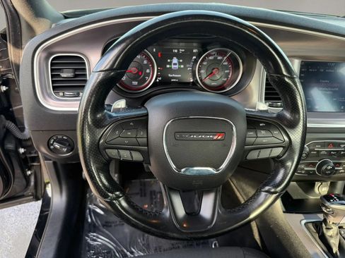 Used 2019 Dodge Charger SXT AWD/4WD image 16
