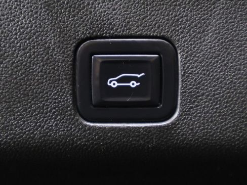 Used 2023 Chevrolet Suburban Z71 AWD/4WD image 19