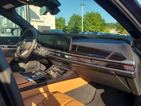 Used 2025 BMW 740i xDrive AWD/4WD image 19