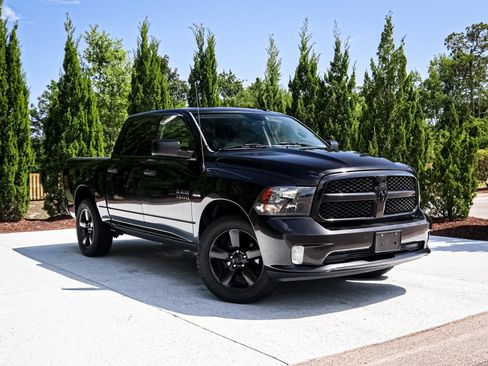 Used 2015 RAM 1500 Express AWD/4WD image 2