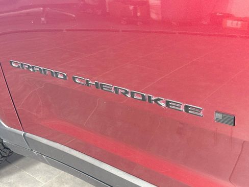 Used 2024 Jeep Grand Cherokee L Altitude AWD/4WD image 14