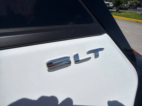 Used 2022 GMC Terrain SLT w/ Infotainment Package II FWD image 7