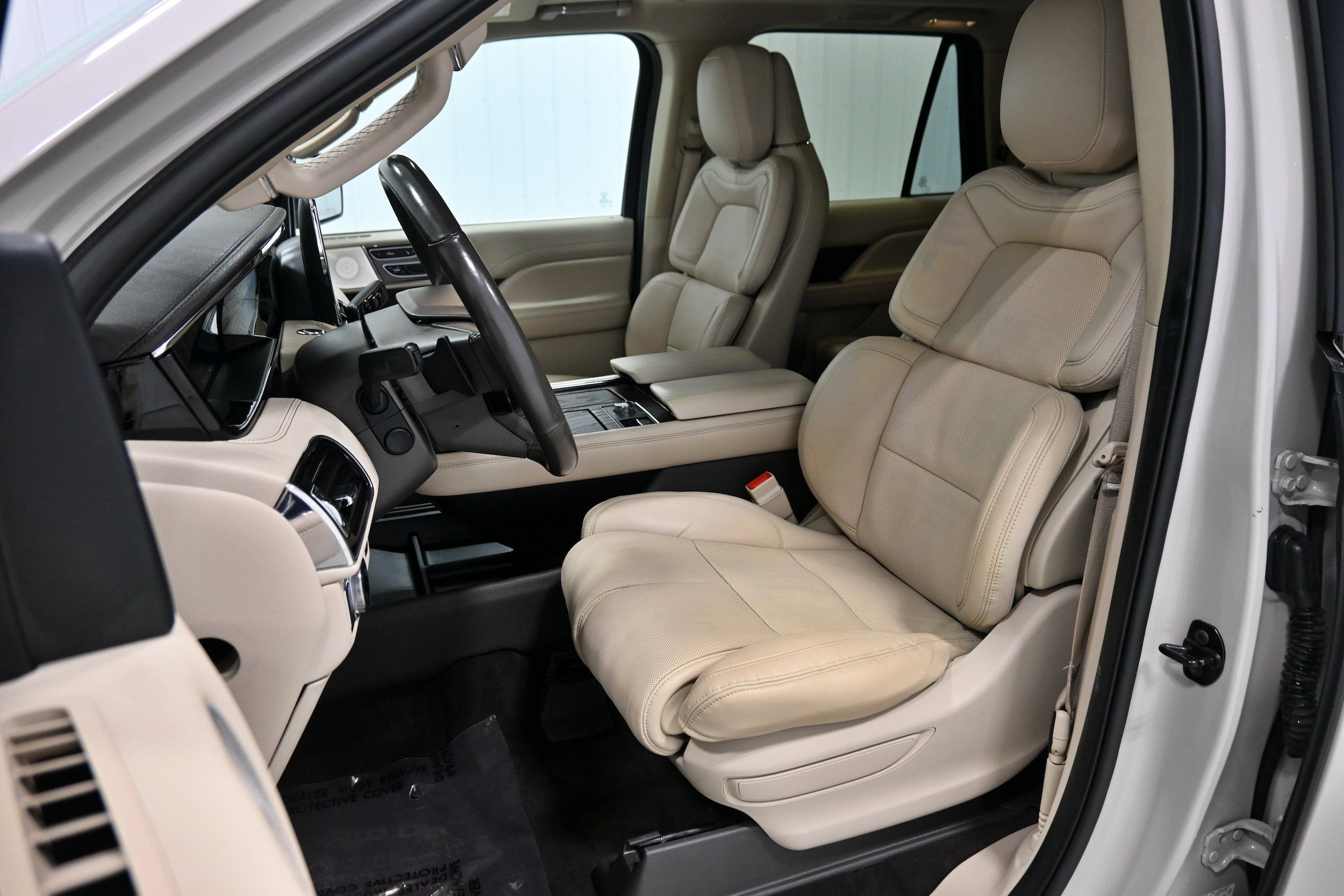 Used 2020 Lincoln Navigator Reserve w/ Luxury Package AWD/4WD image 6
