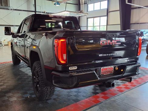 Used 2022 GMC Sierra 2500 Denali w/ Denali Black Diamond Edition AWD/4WD image 5