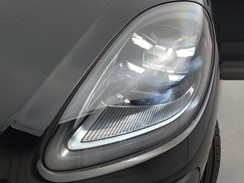 Certified 2026 Porsche Macan Turbo AWD/4WD image 34