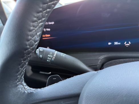 Used 2025 Cadillac XT4 Premium Luxury FWD image 20
