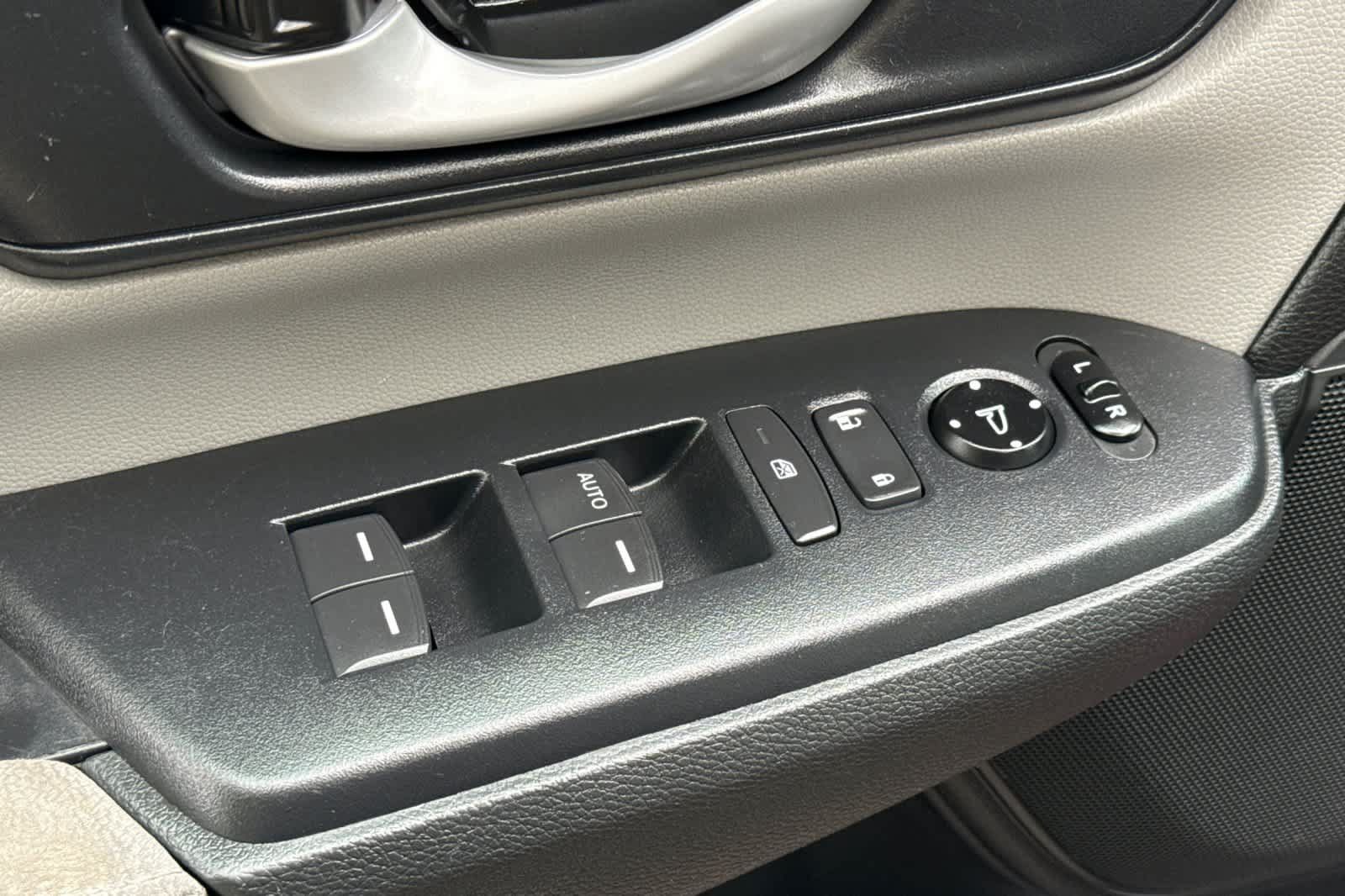 Used 2018 Honda CR-V LX image 13