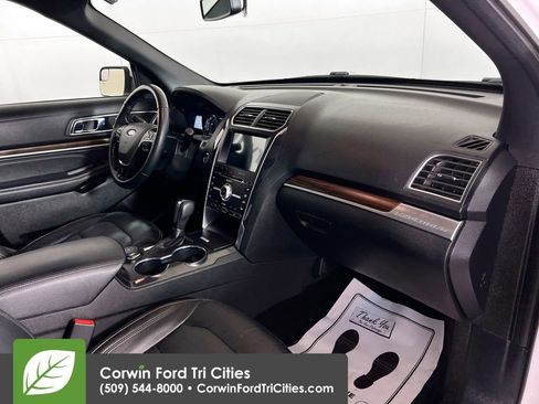 Used 2018 Ford Explorer Limited image 30