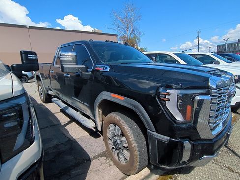 Used 2025 GMC Sierra 3500 Denali w/ Denali Reserve Package AWD/4WD image 2