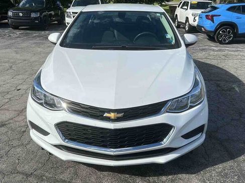 Used 2018 Chevrolet Cruze LS FWD image 3