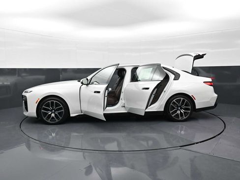 New 2026 BMW 760i xDrive w/ Executive Package image 35